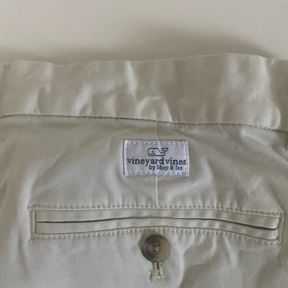 Vineyard vines shorts - size 32 - Picture 2 of 4